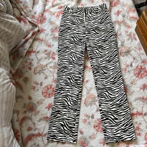 Cute, long zebra print pants with long zipper, high waisted